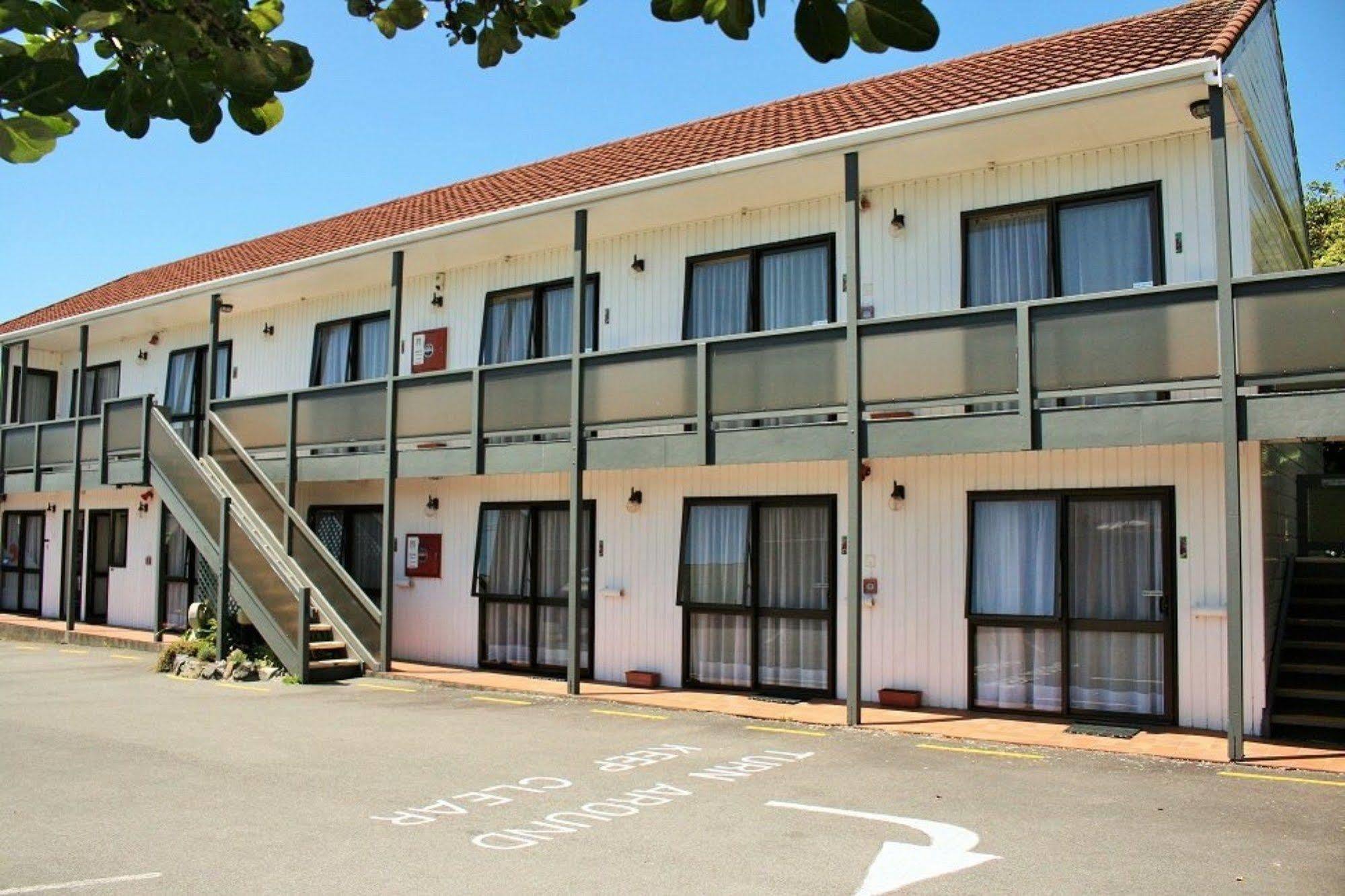 88 Wallace Court Motel เวลลิงตัน ภายนอก รูปภาพ