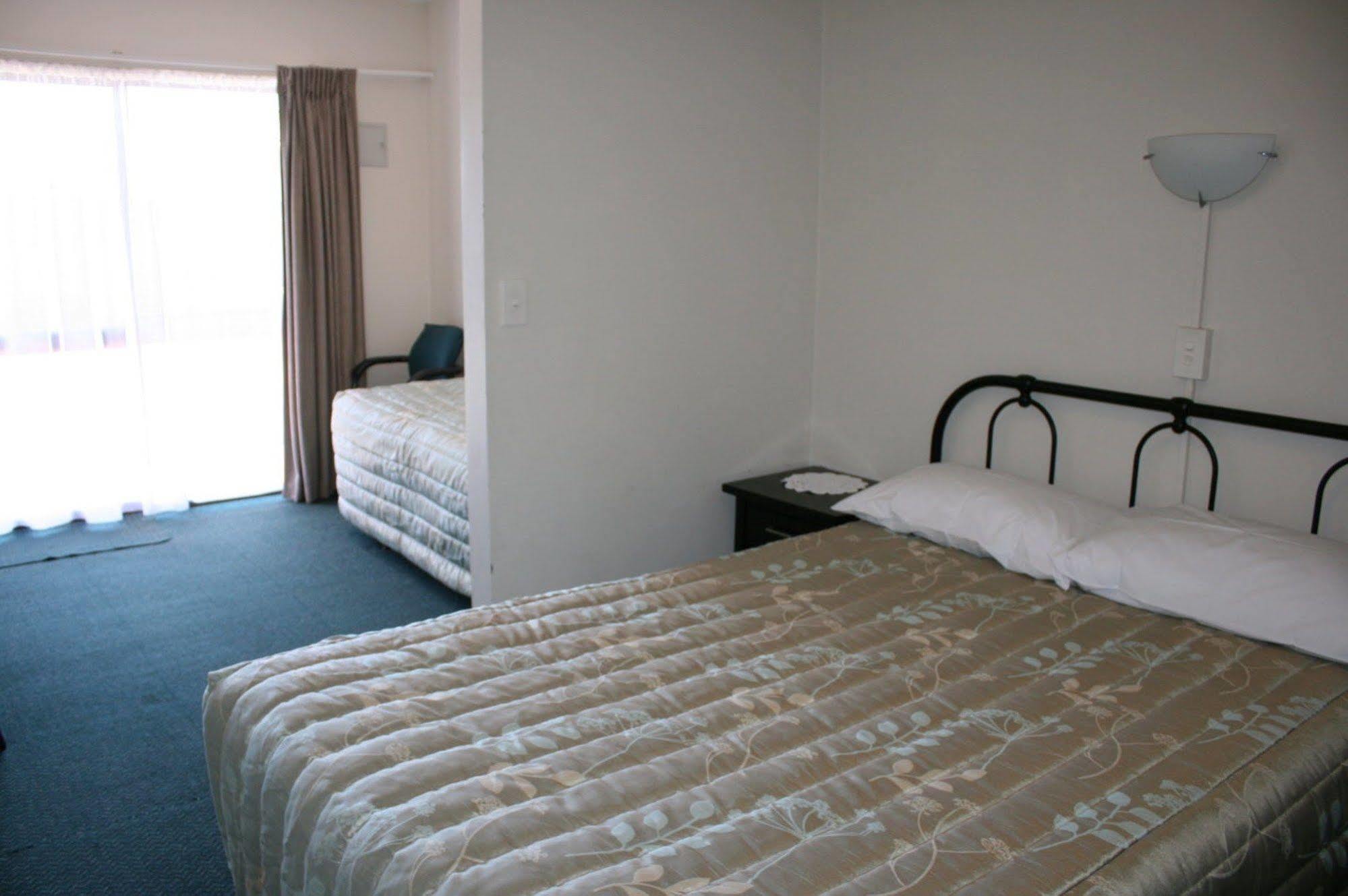 88 Wallace Court Motel เวลลิงตัน ภายนอก รูปภาพ