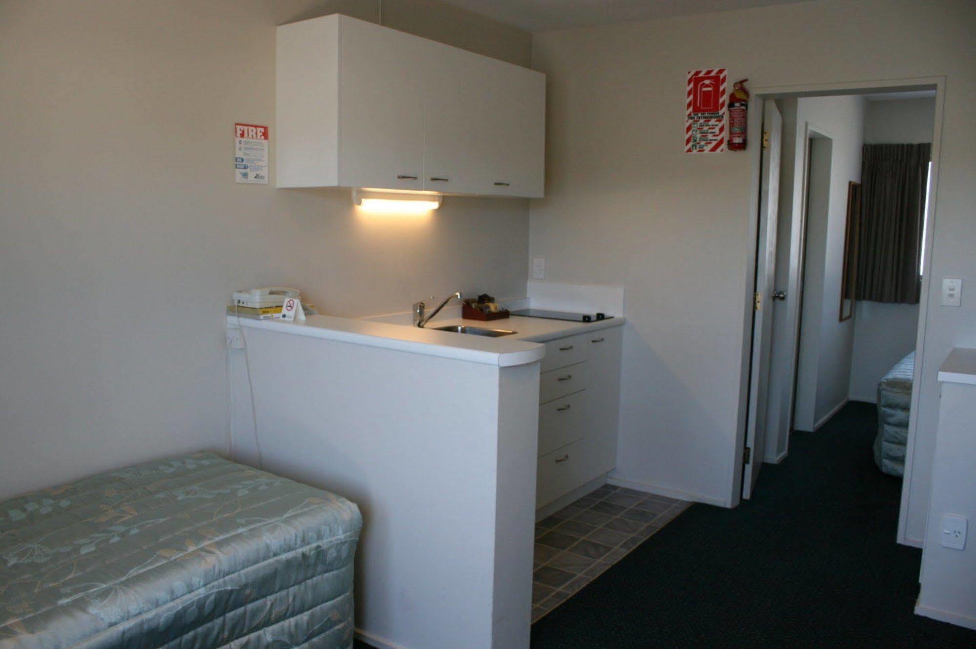88 Wallace Court Motel เวลลิงตัน ภายนอก รูปภาพ